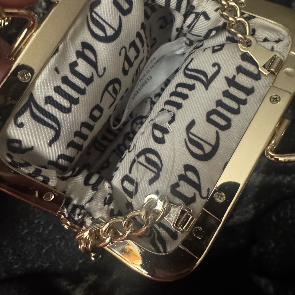 Juicy Couture Pink Heart Logo Kiss Lock Crossbody - Picture 3 of 8